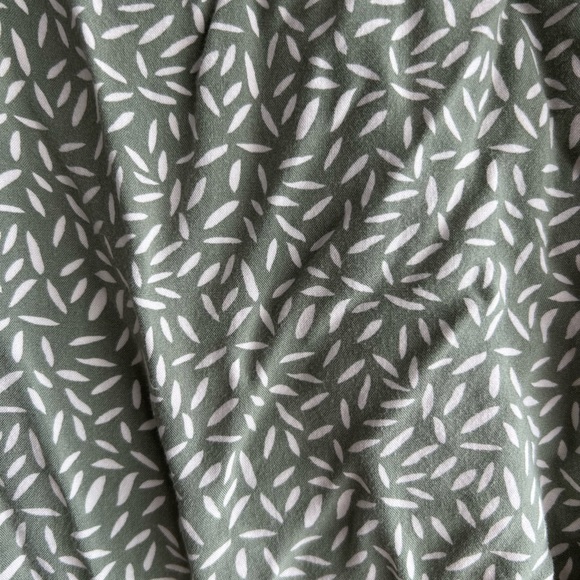 Green Button-down Short Sleeve Shirt - Picture 3 of 5